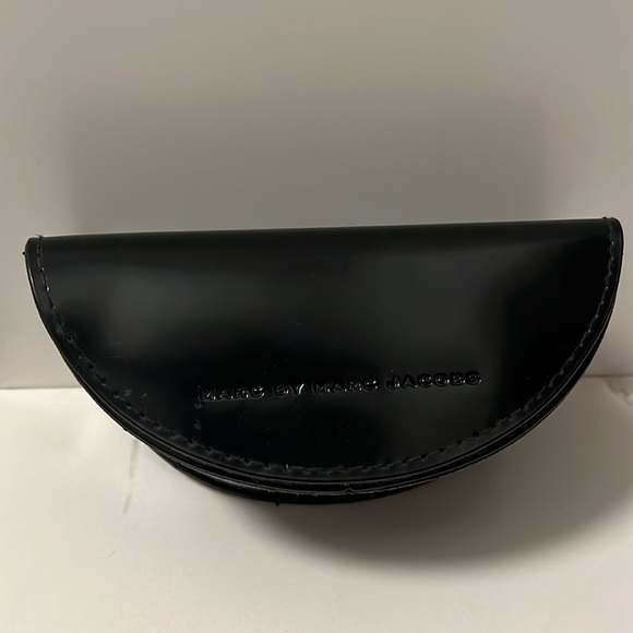 Marc by Marc Jacobs Black Large Sunglasses Case - Picture 2 of 9